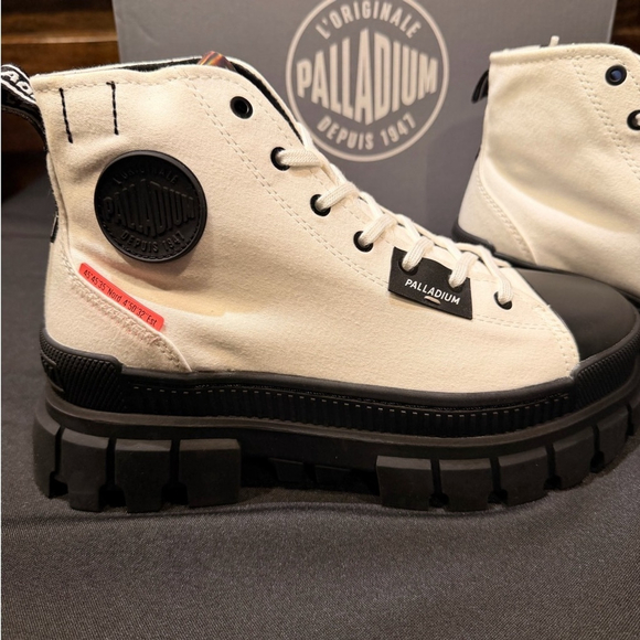 Palladium Women's Black and White High-Top Sneakers Size 8 Women's - Picture 3 of 7